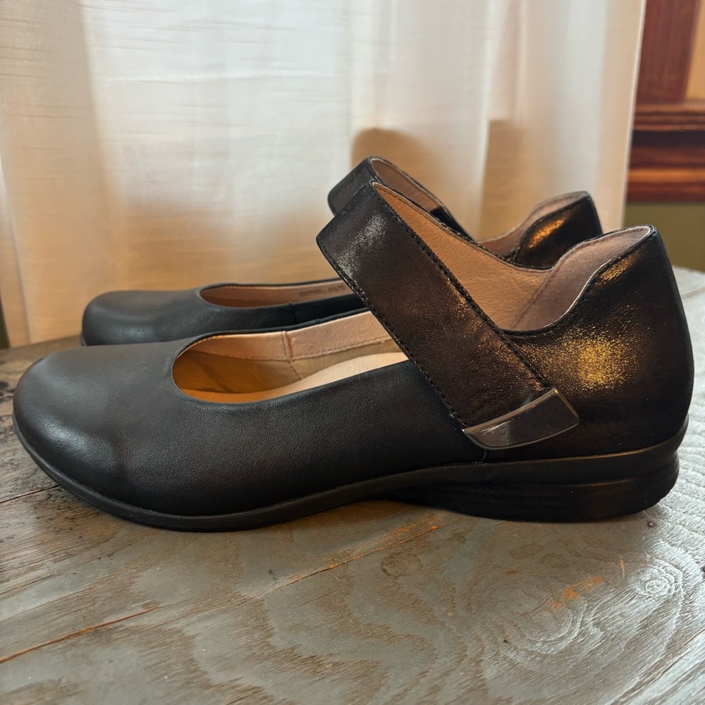 LIKE NEW Dansko Audrey leather Mary Jane’s | size 40